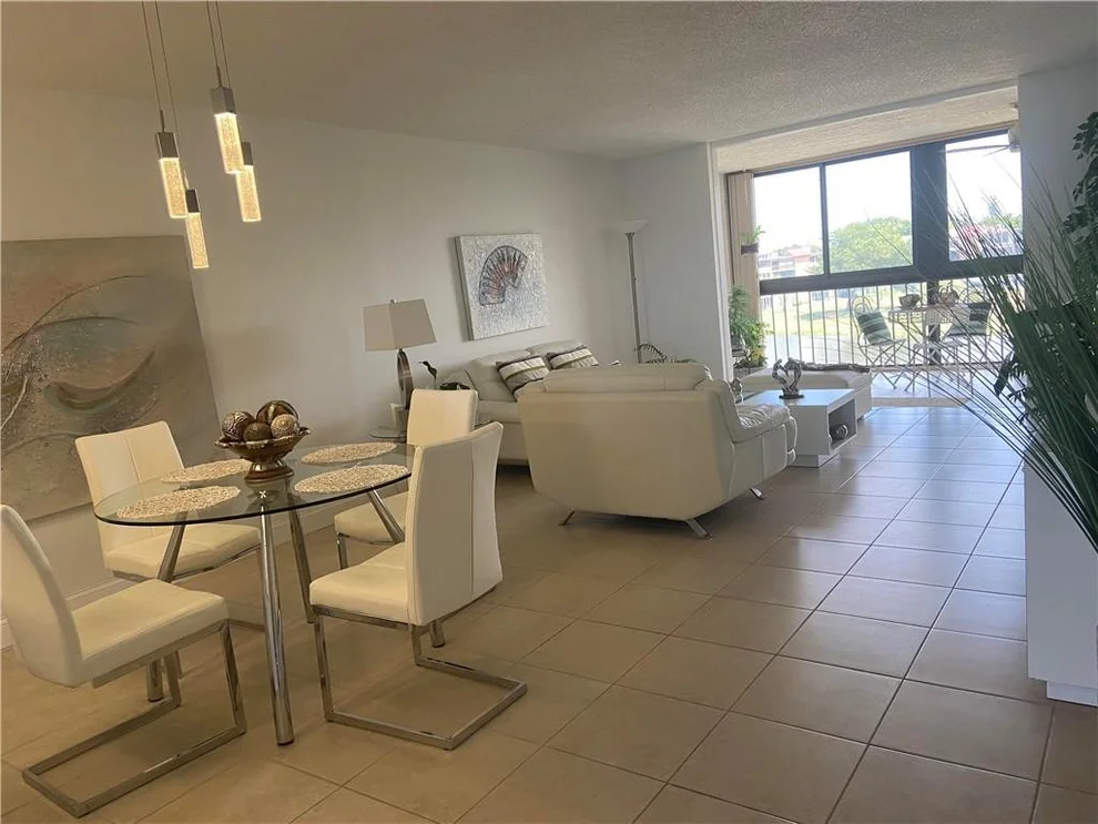 Unit for sale at 7220 Lake Cir Drive, Margate, FL 33063