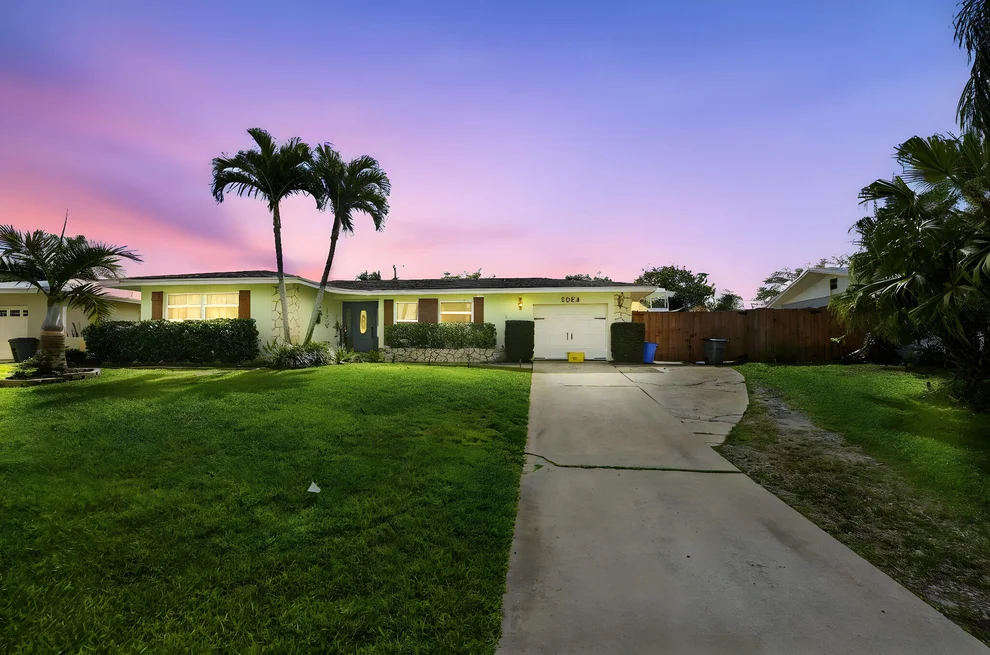 Unit for sale at 3854 Buttercup Circle S, Palm Beach Gardens, FL 33410