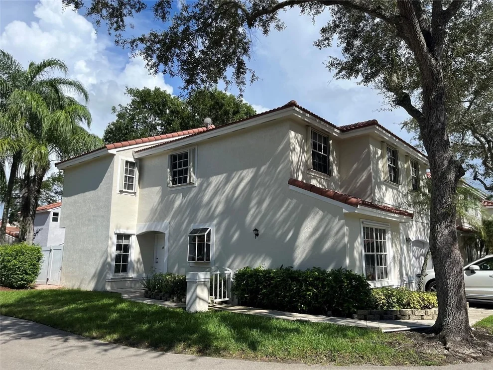 Unit for sale at 959 Azure Lane, Weston, FL 33326