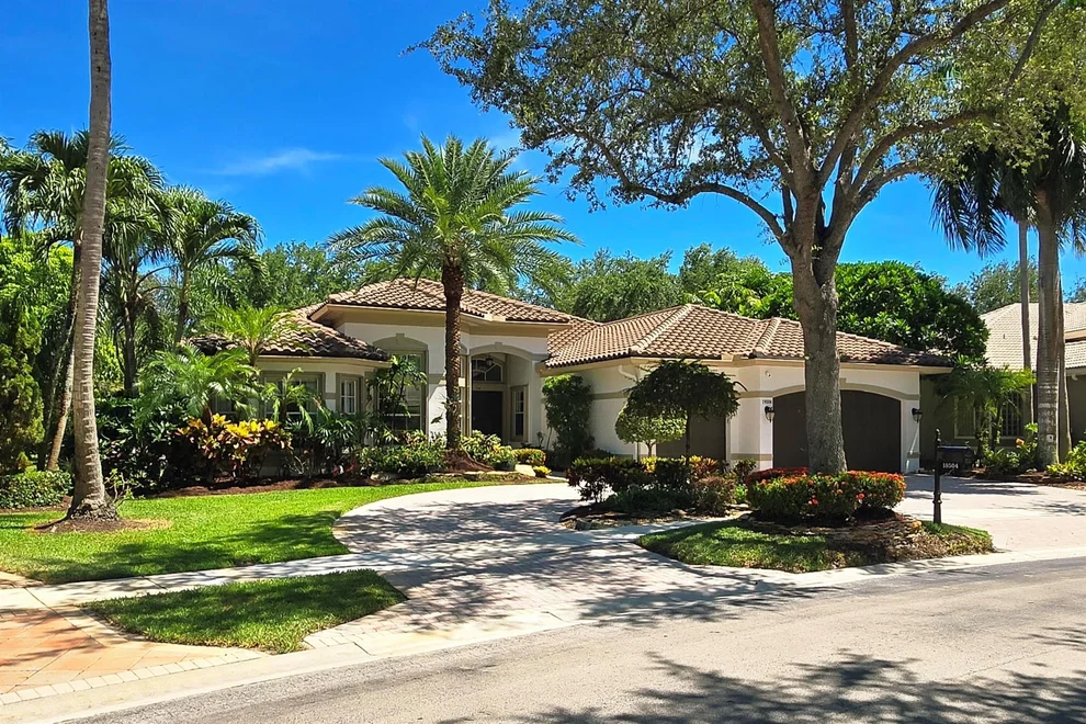 Unit for sale at 19504 Saturnia Lakes Drive, Boca Raton, FL 33498