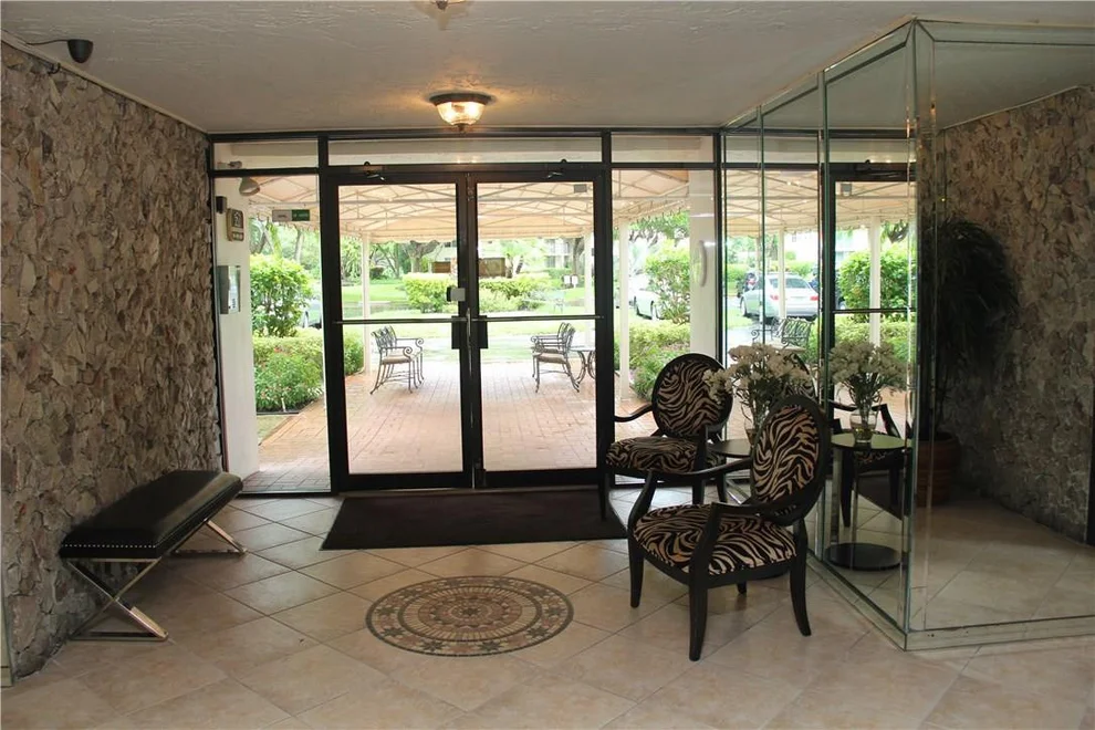 Unit for sale at 575 Oaks Lane, Pompano Beach, FL 33069