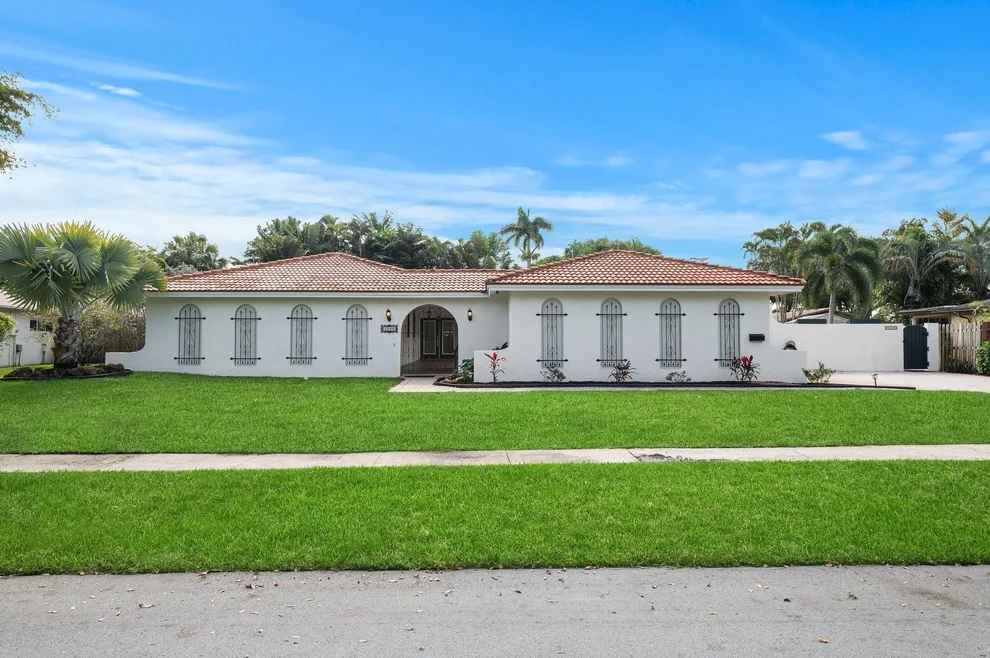 Unit for sale at 6980 SW 8th Court, Plantation, FL 33317
