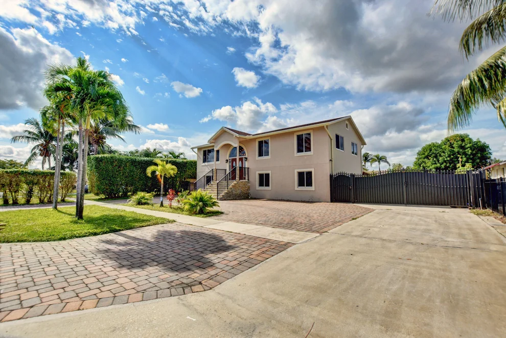 Unit for sale at 1371 Woodcrest Road W, West Palm Beach, FL 33417