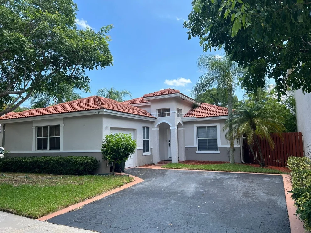 Unit for sale at 4724 NW 7th Mnr, Coconut Creek, FL 33063