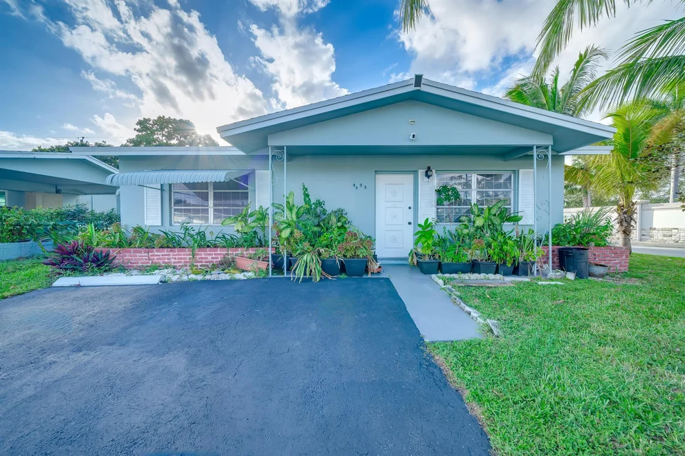 Unit for sale at 4905 NW 27th Avenue, Tamarac, FL 33309
