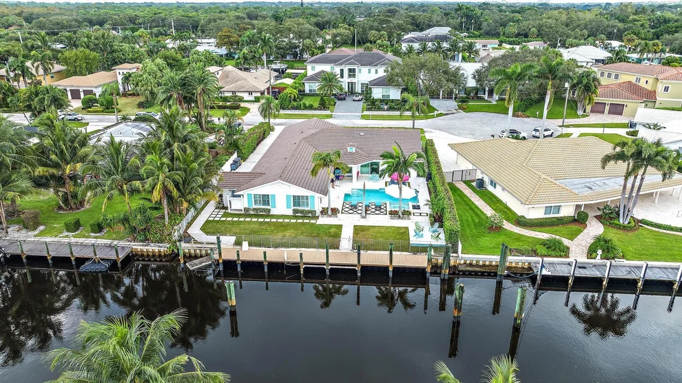 Unit for sale at 2168 Driftwood Circle, Palm Beach Gardens, FL 33410