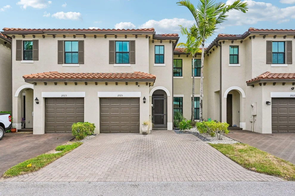 Unit for sale at 2025 OYSTERWOOD Lane, Riviera Beach, FL 33410