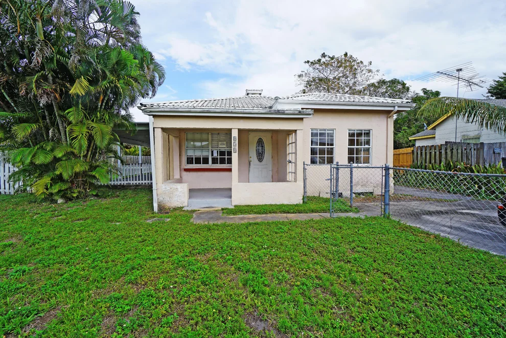Unit for sale at 830 W Dolphin Ridge Road, West Palm Beach, FL 33406