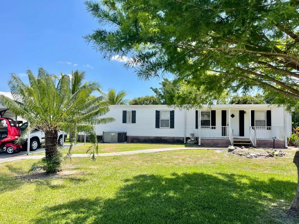Unit for sale at 3020 SE 38th Avenue, Okeechobee, FL 34974