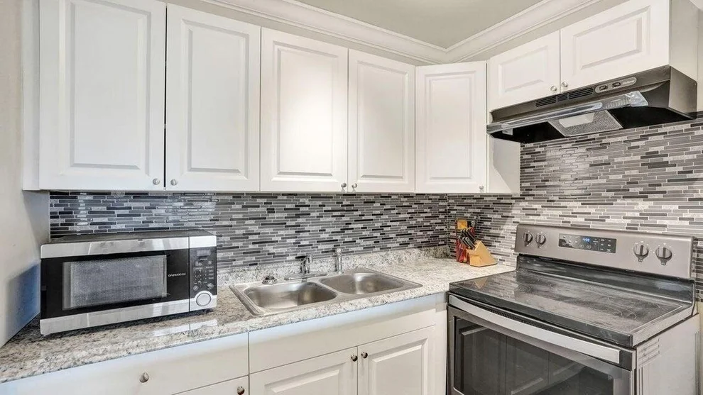 Unit for sale at 118 Sheffield E, West Palm Beach, FL 33417