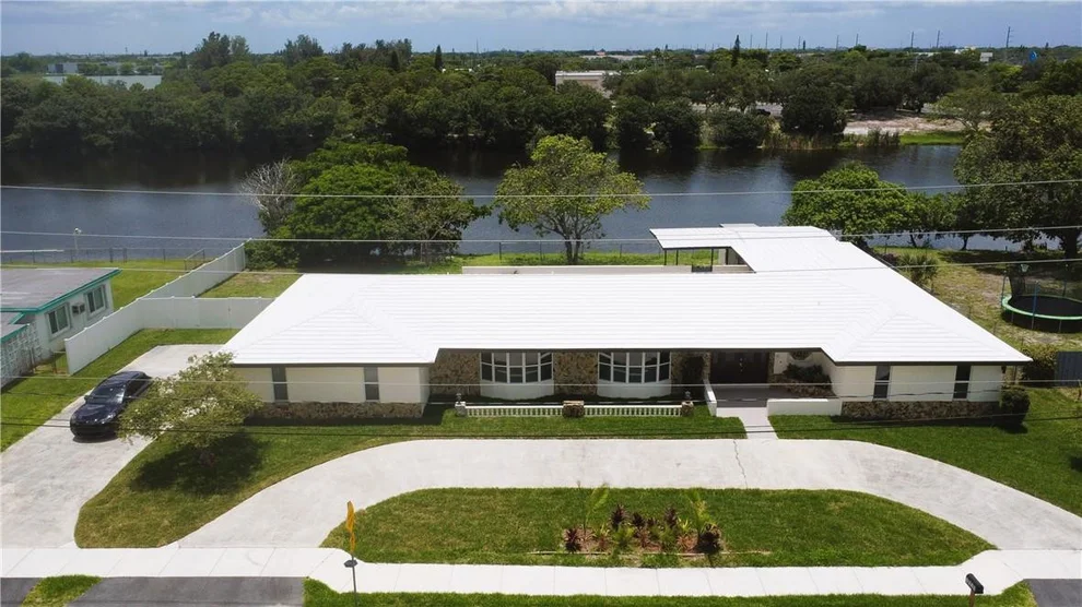 Unit for sale at 2929 NW 24th Avenue, Oakland Park, FL 33311