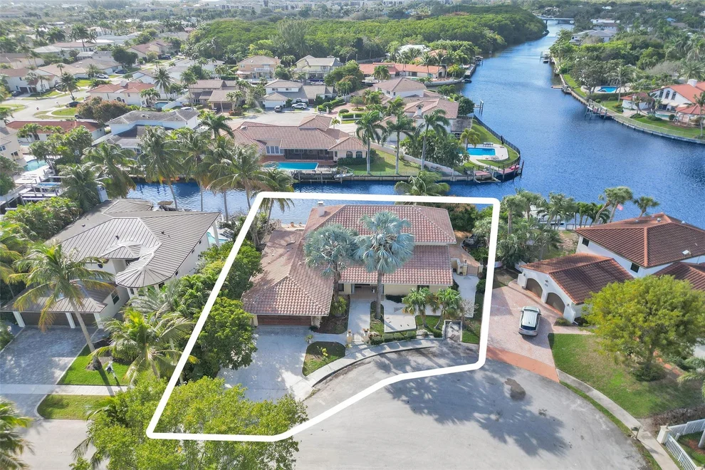 Unit for sale at 580 SW 15th Street, Boca Raton, FL 33432