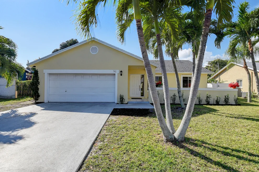 Unit for sale at 742 W Ocean Drive, Boynton Beach, FL 33426
