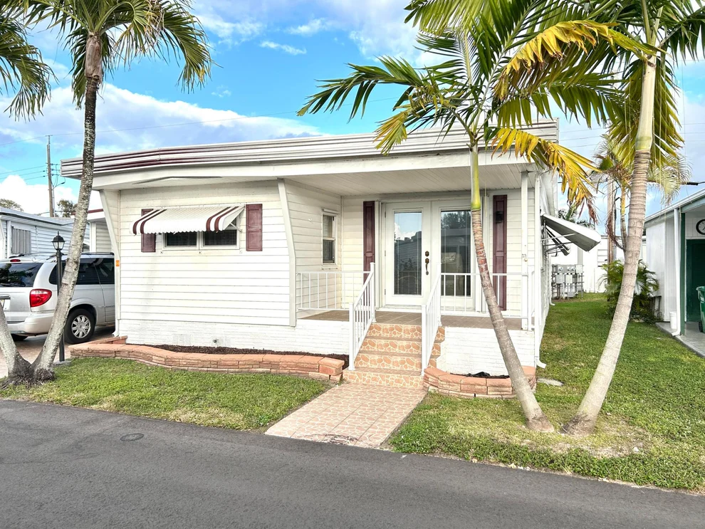 Unit for sale at 1401 S 33 Road, Hollywood, FL 33021