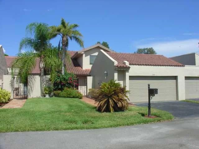 Unit for sale at 638 Village Lake Drive, Weston, FL 33326