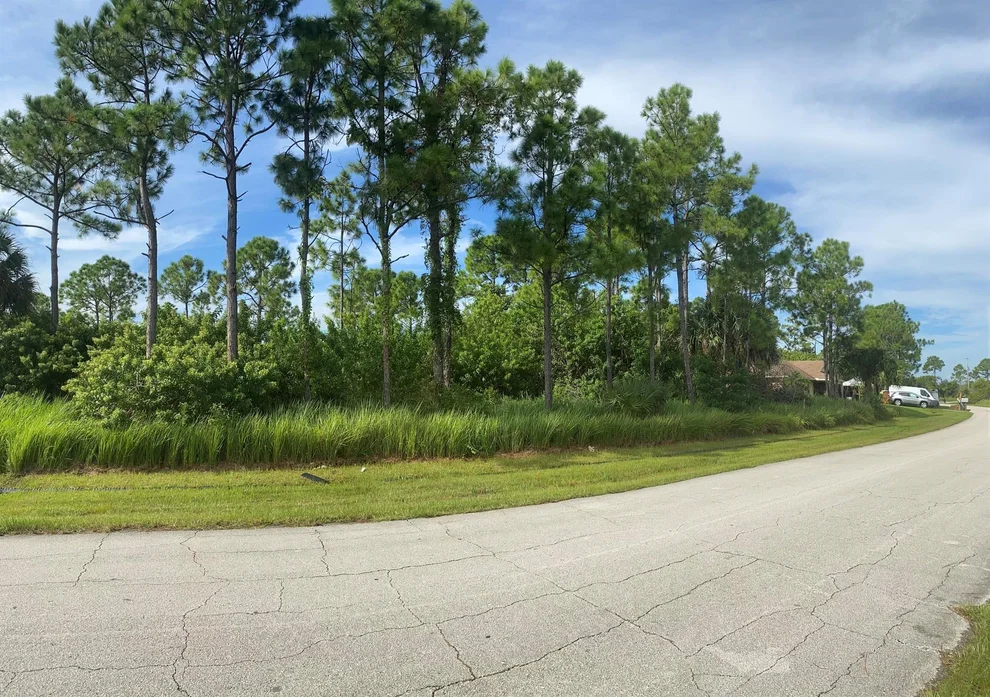 Unit for sale at 2668 SW Fair Isle Road, Port St Lucie, FL 34987