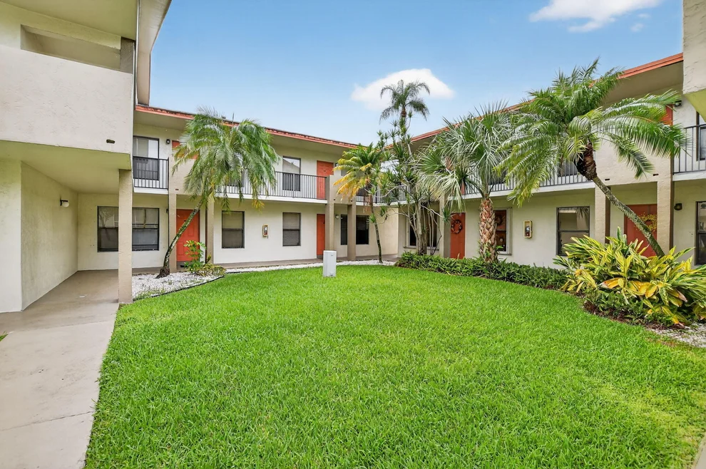 Unit for sale at 5507 Courtyard Drive, Margate, FL 33063