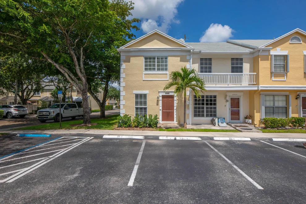 Unit for sale at 2900 Dorchester Lane, Cooper City, FL 33026