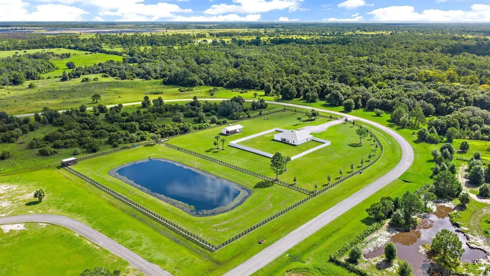 Unit for sale at 13615 SE 26th Lane, Okeechobee, FL 34974