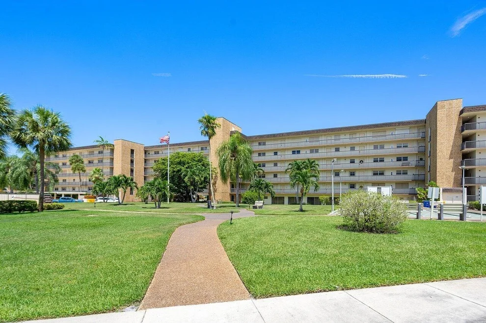 Unit for sale at 555 NW 4TH Avenue, Boca Raton, FL 33432