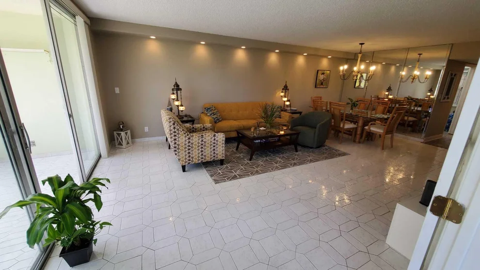 Unit for sale at 3800 Oaks Clubhouse Drive, Pompano Beach, FL 33069