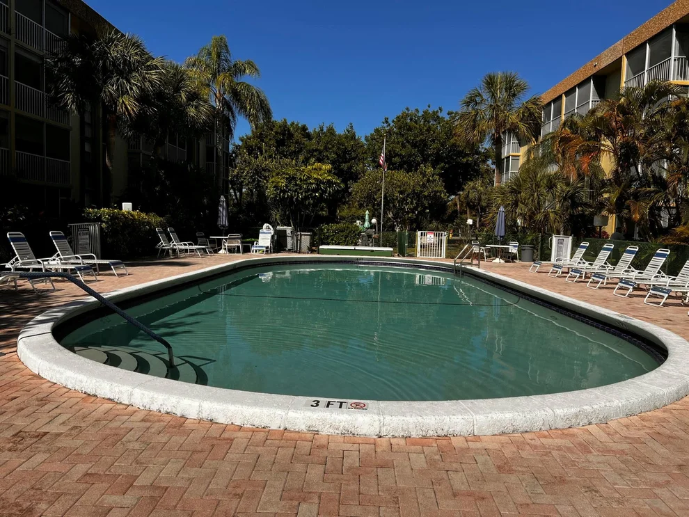 Unit for sale at 367 S Federal Highway, Deerfield Beach, FL 33441