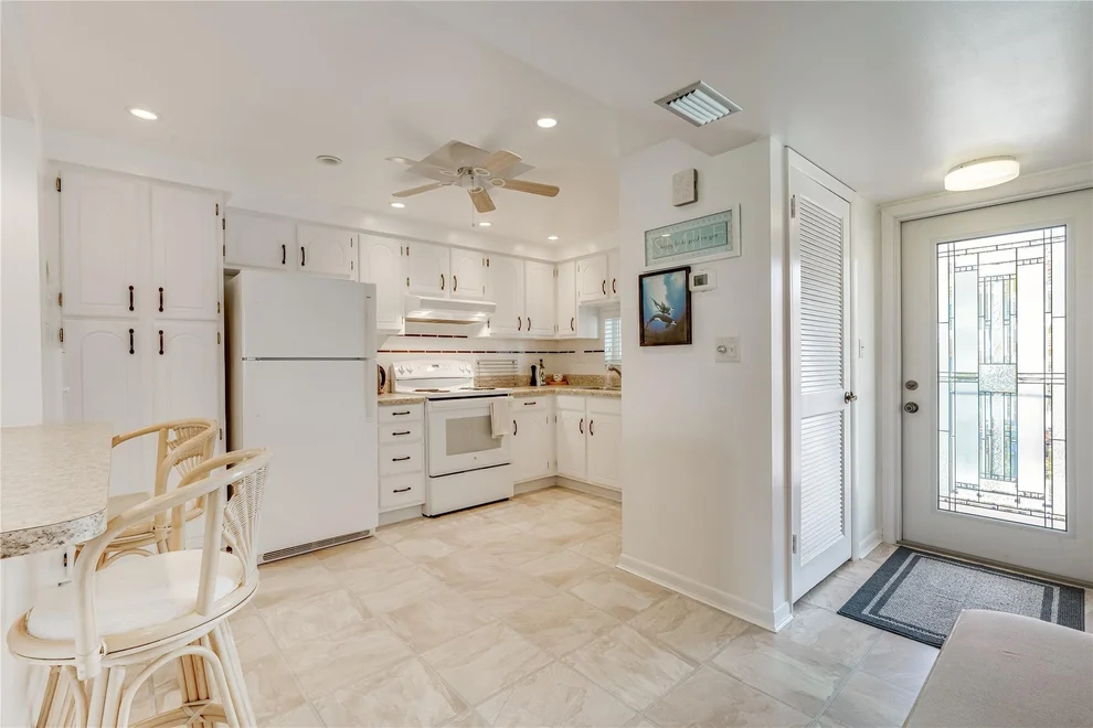 Unit for sale at 9320 S Hollybrook Lake Drive, Pembroke Pines, FL 33025