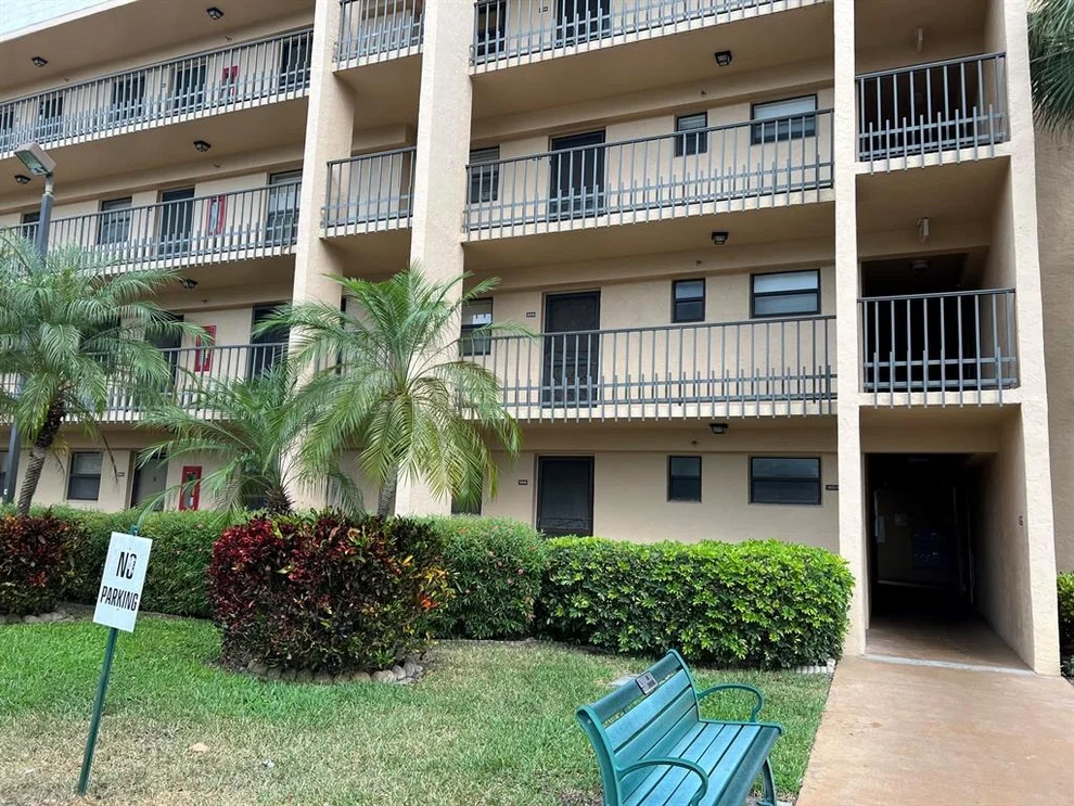 Unit for sale at 4760 Lucerne Lakes Boulevard, Lake Worth, FL 33467