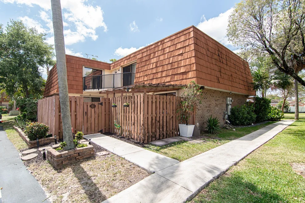 Unit for sale at 8292 S Coral Circle, North Lauderdale, FL 33068