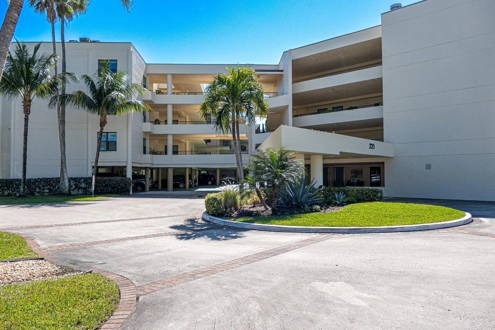 Unit for sale at 221 NE Plantation Road, Stuart, FL 34996