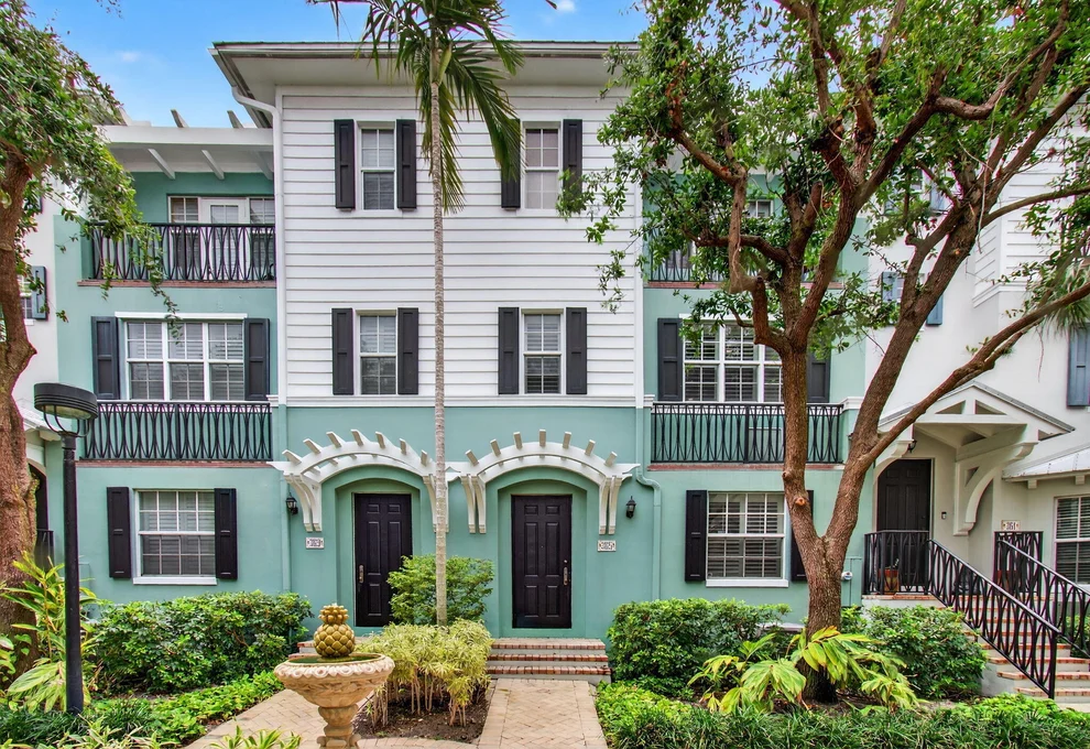Unit for sale at 365 W Mallory Circle, Delray Beach, FL 33483