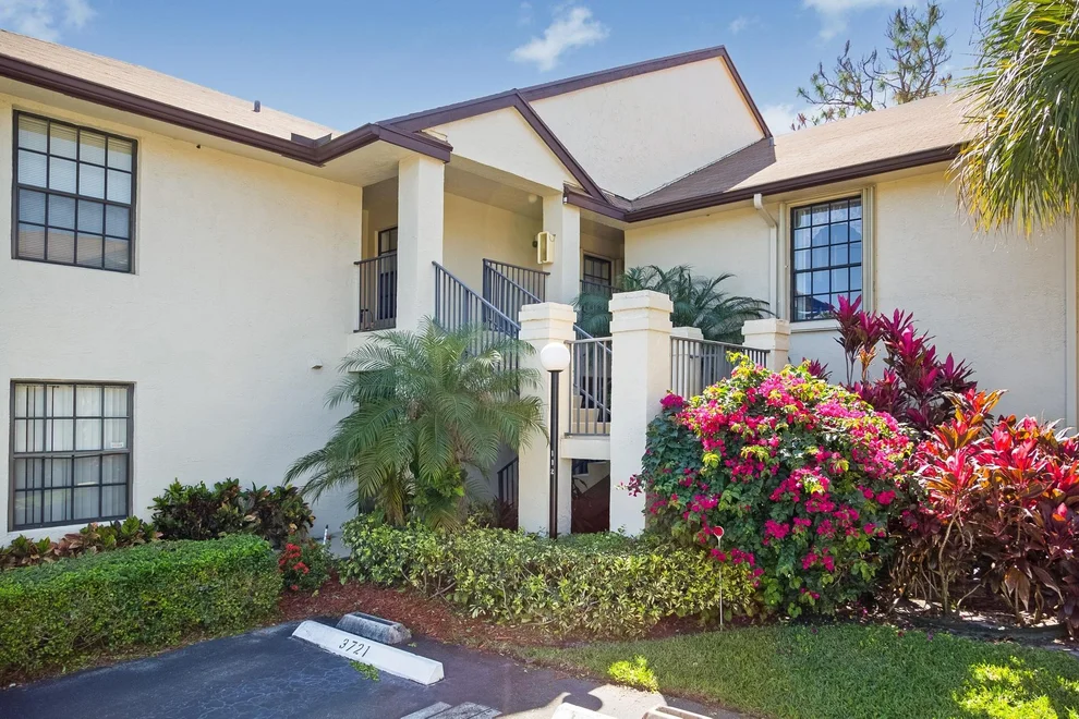 Unit for sale at 3279 Jog Park Drive, Greenacres, FL 33467