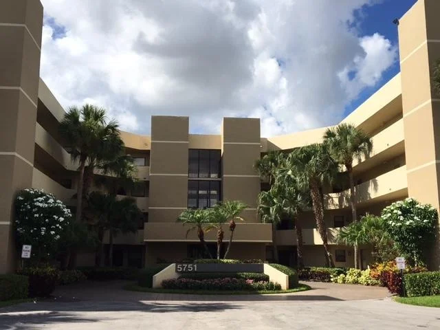 Unit for sale at 5751 Camino Del Sol, Boca Raton, FL 33433