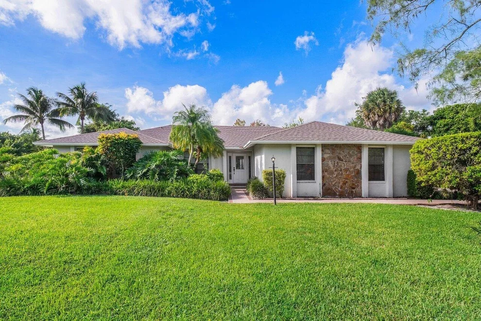 Unit for sale at 12087 Old Country Road N, Wellington, FL 33414