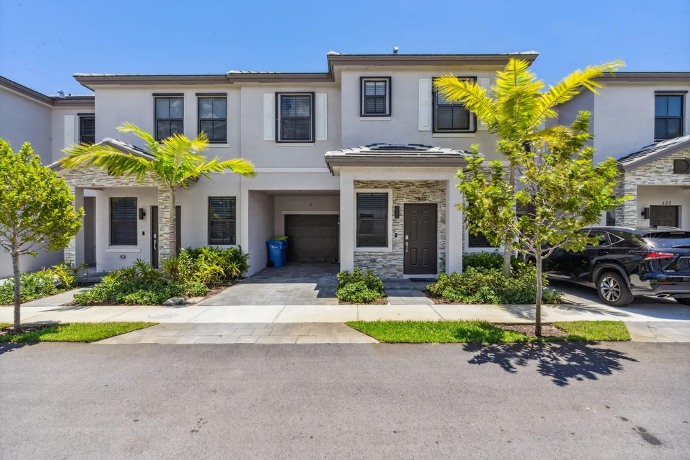 Unit for sale at 520 SW 19 Way, Fort Lauderdale, FL 33312