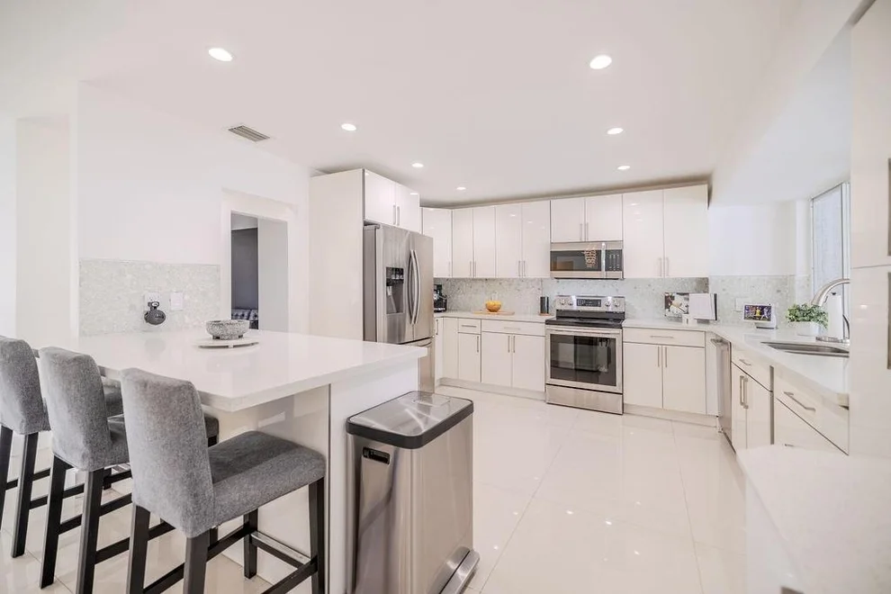 Unit for sale at 8551 Gatehouse Road, Plantation, FL 33324