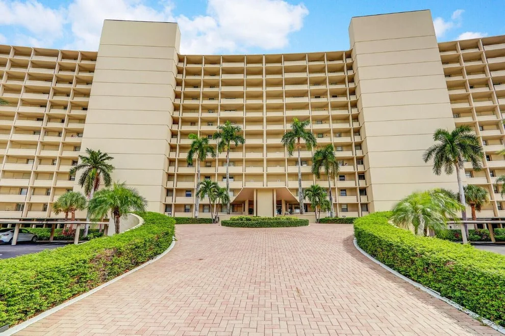 Unit for sale at 132 Lakeshore Drive, North Palm Beach, FL 33408