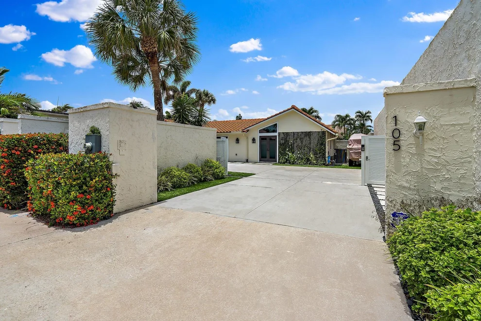 Unit for sale at 105 W Tarpon Lane W, Jupiter, FL 33477