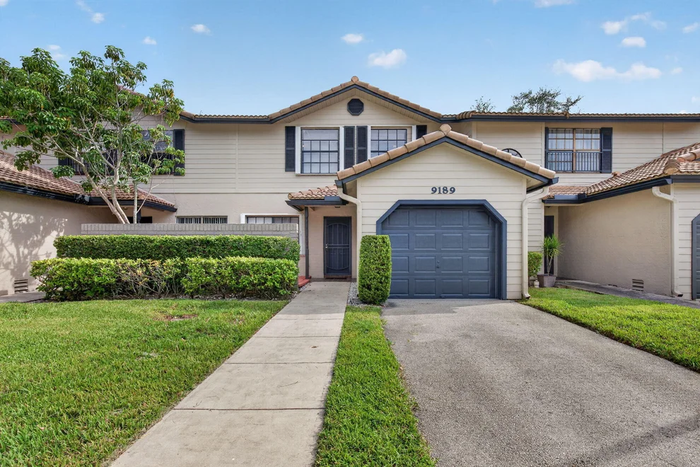 Unit for sale at 9189 VINEYARD LAKE Drive, Plantation, FL 33324