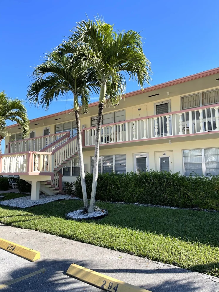 Unit for sale at 304 Camden M, West Palm Beach, FL 33417