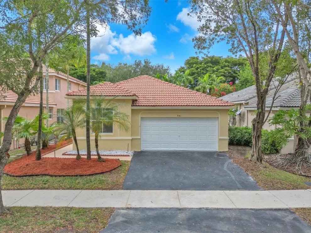 Unit for sale at 941 Bluewood Terrace, Weston, FL 33327