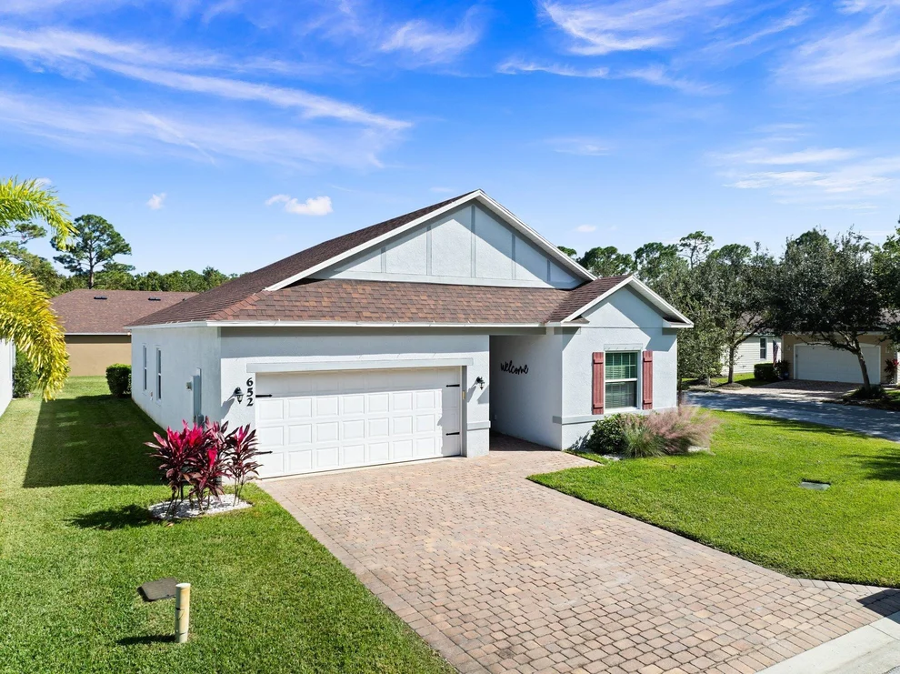 Unit for sale at 652 NE Moss Rose Place, Port St Lucie, FL 34983