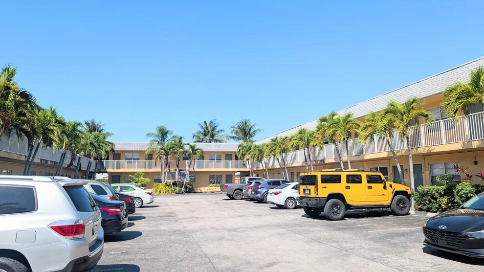 Unit for sale at 4061 N Dixie Highway, Oakland Park, FL 33334