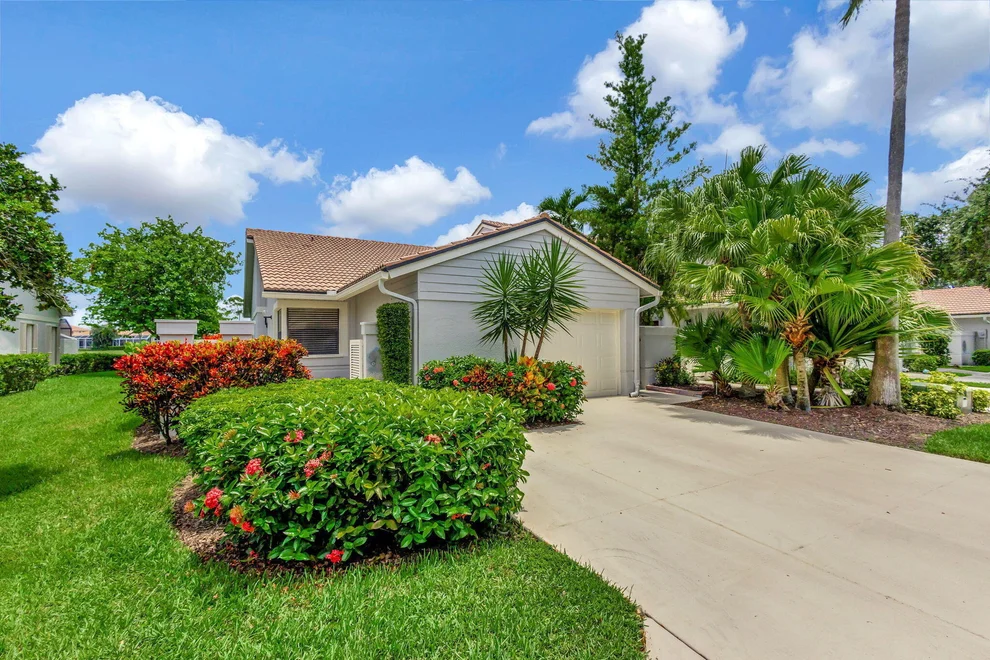 Unit for sale at 523 Prestwick Circle, Palm Beach Gardens, FL 33418