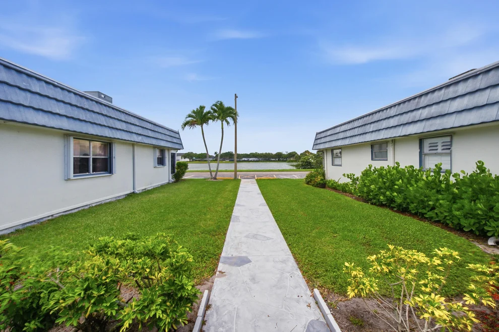 Unit for sale at 30 Waterford B, Delray Beach, FL 33446
