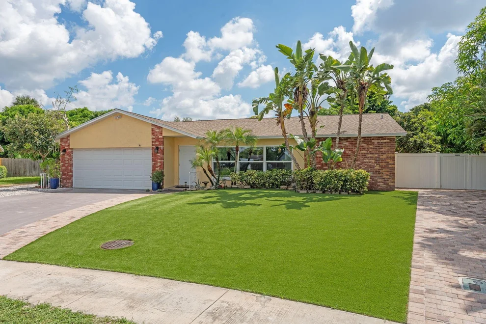 Unit for sale at 1460 Woodcrest Road E, West Palm Beach, FL 33417