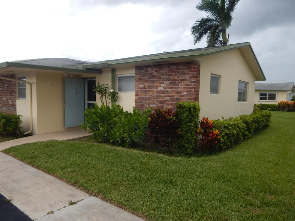 Unit for sale at 2935 Crosley Drive W, West Palm Beach, FL 33415