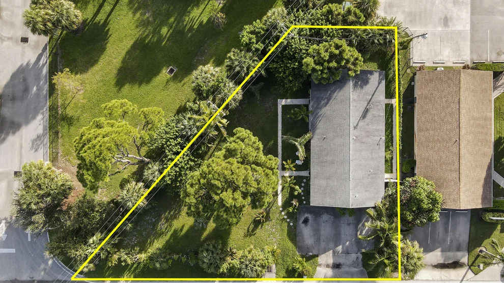 Unit for sale at 10125 Ironwood Road, Palm Beach Gardens, FL 33410