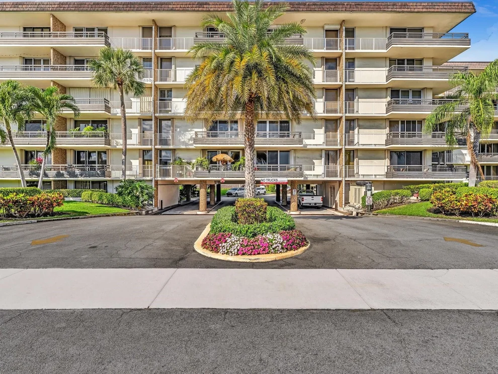 Unit for sale at 555 NW 4th Avenue, Boca Raton, FL 33432