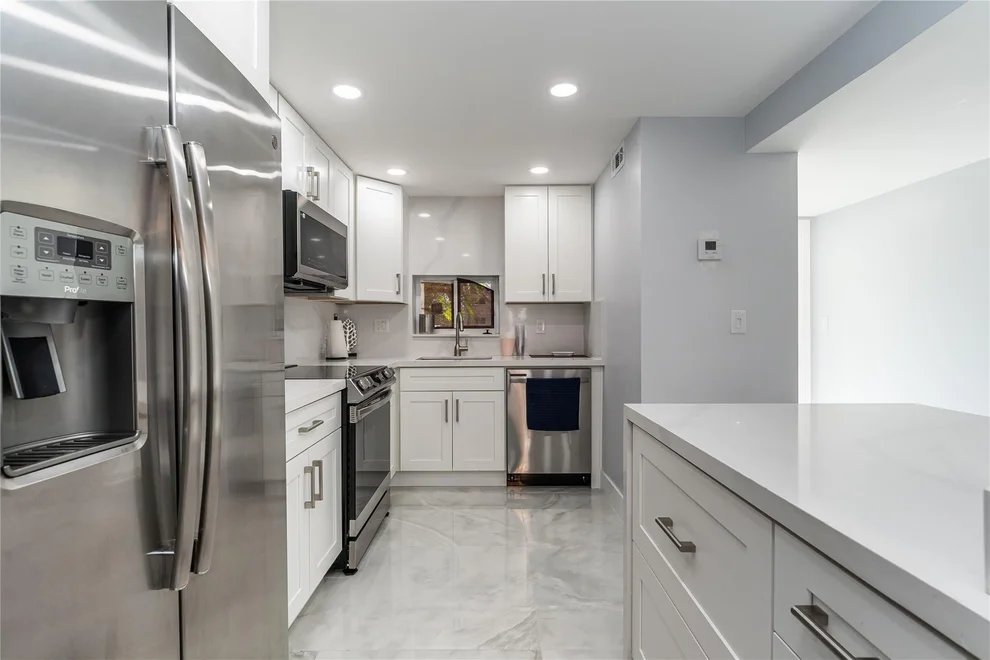 Unit for sale at 9523 S Hollybrook Lake Drive, Pembroke Pines, FL 33025